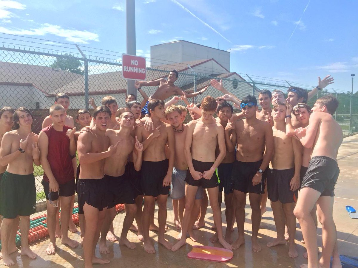 MHSrunningcoach's tweet photo. Swim workout this morning. #world famous #rocktraining http://t.co/1vM1Lchmf4