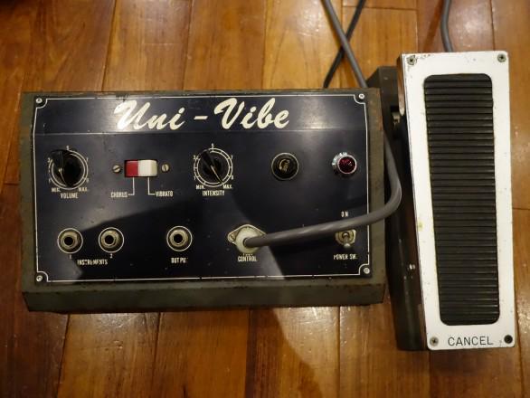 tkmDSG's tweet photo. @ryusei_color CE-1はJCのコーラス回路まんまでしょ？
Uni-vibeはレズリースピーカー系だし、というか説明文にuni-vibeを再現云々って書いてあるで http://t.co/fMKTAz2MRK
