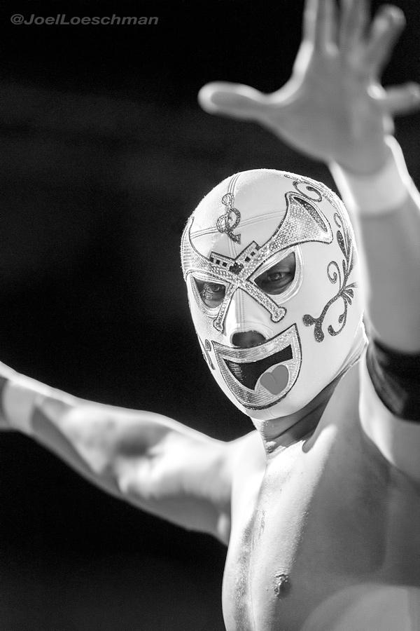 JoelLoeschman's tweet photo. El Mariachi Loco - Inspire Pro #CATB2 @InspireProWres @MlLoco http://t.co/ODyvgrCEv4