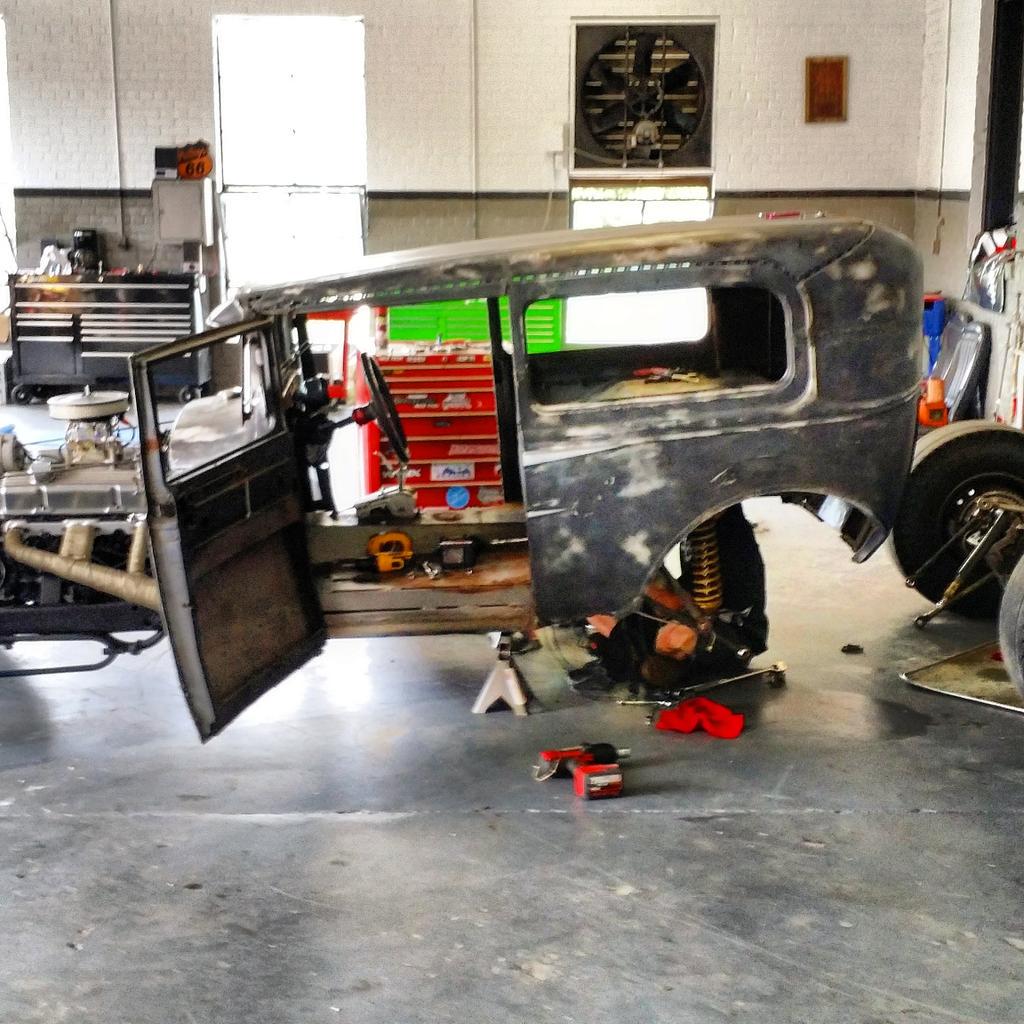 MsftsSpeedShop's tweet photo. Rear axle swap and fabrication to get this #ratrod looking a bit more #stancey #misfitsspeedshop http://t.co/JRcr4qWpXj