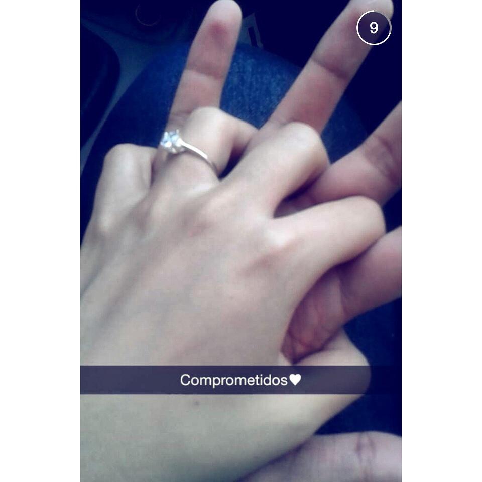 valentinagomez7's tweet photo. 10/06 El día que la felicidad nos tocó la puerta una vez más.♡ @Rafaelguerra01 http://t.co/qIGkJ2nGkr