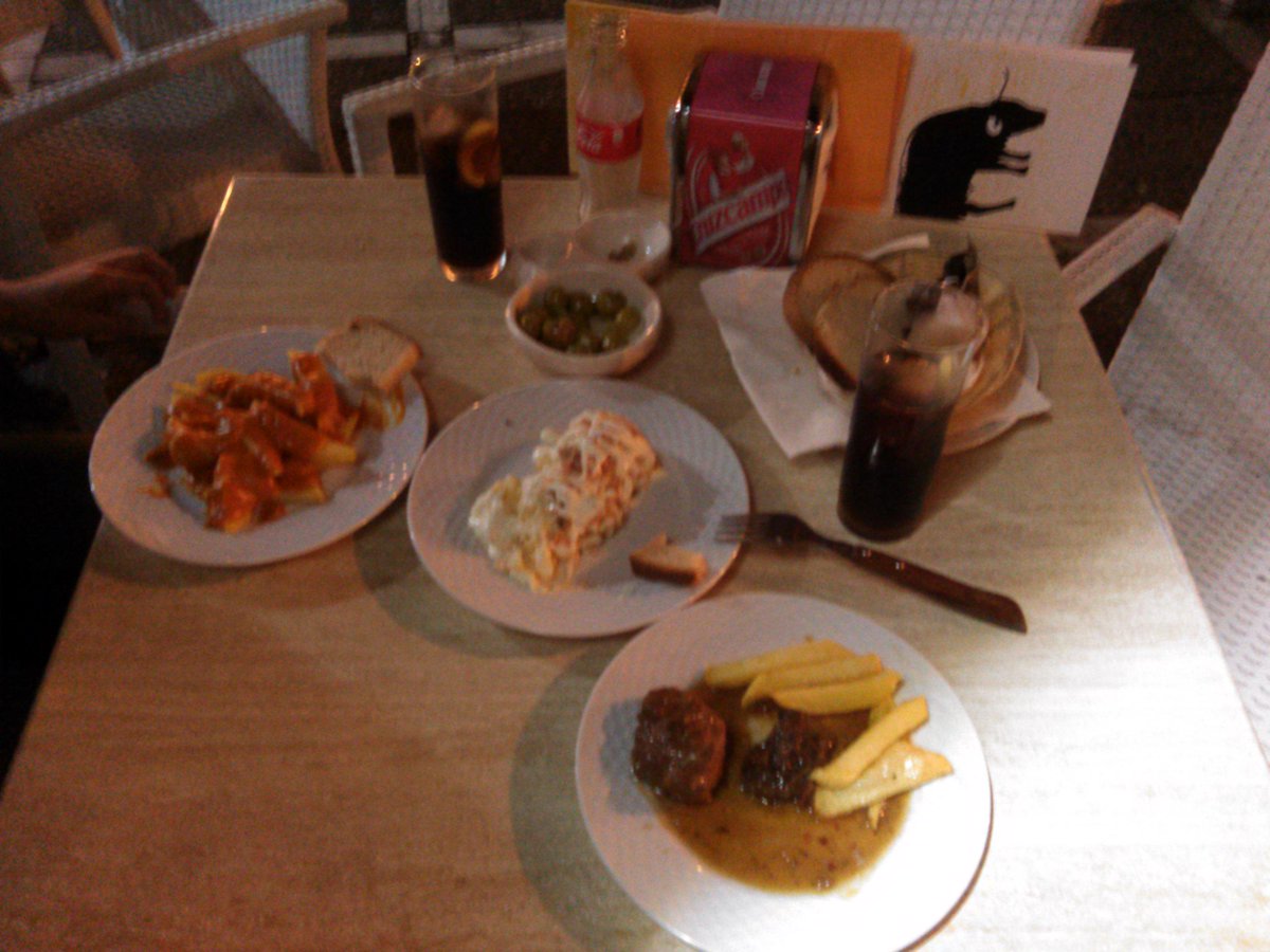 AntonioGipsy's tweet photo. De tapitas con mi @AnadelaCahro    en mesón restauran "toro tapas".  De oleeee http://t.co/igz1WCubIP