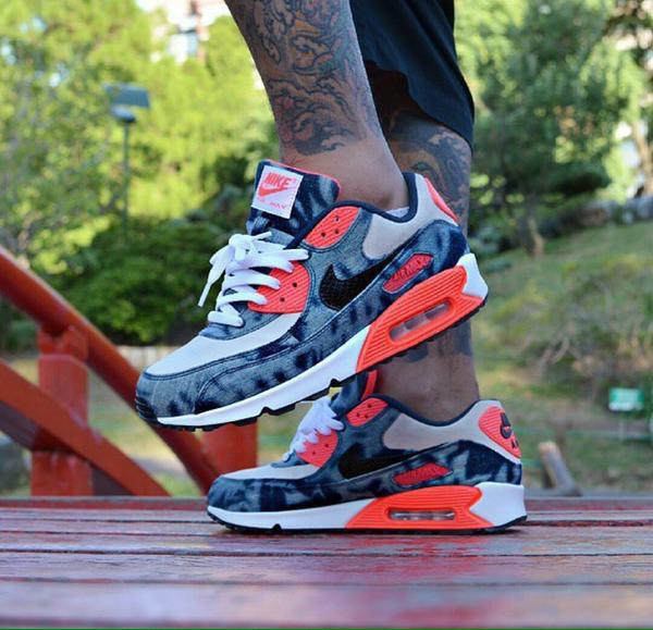 moisesag72's tweet photo. @VayaShoes hola, que precio tienen las zapatillas Nike que adjunto? http://t.co/7waMQpRZZn
