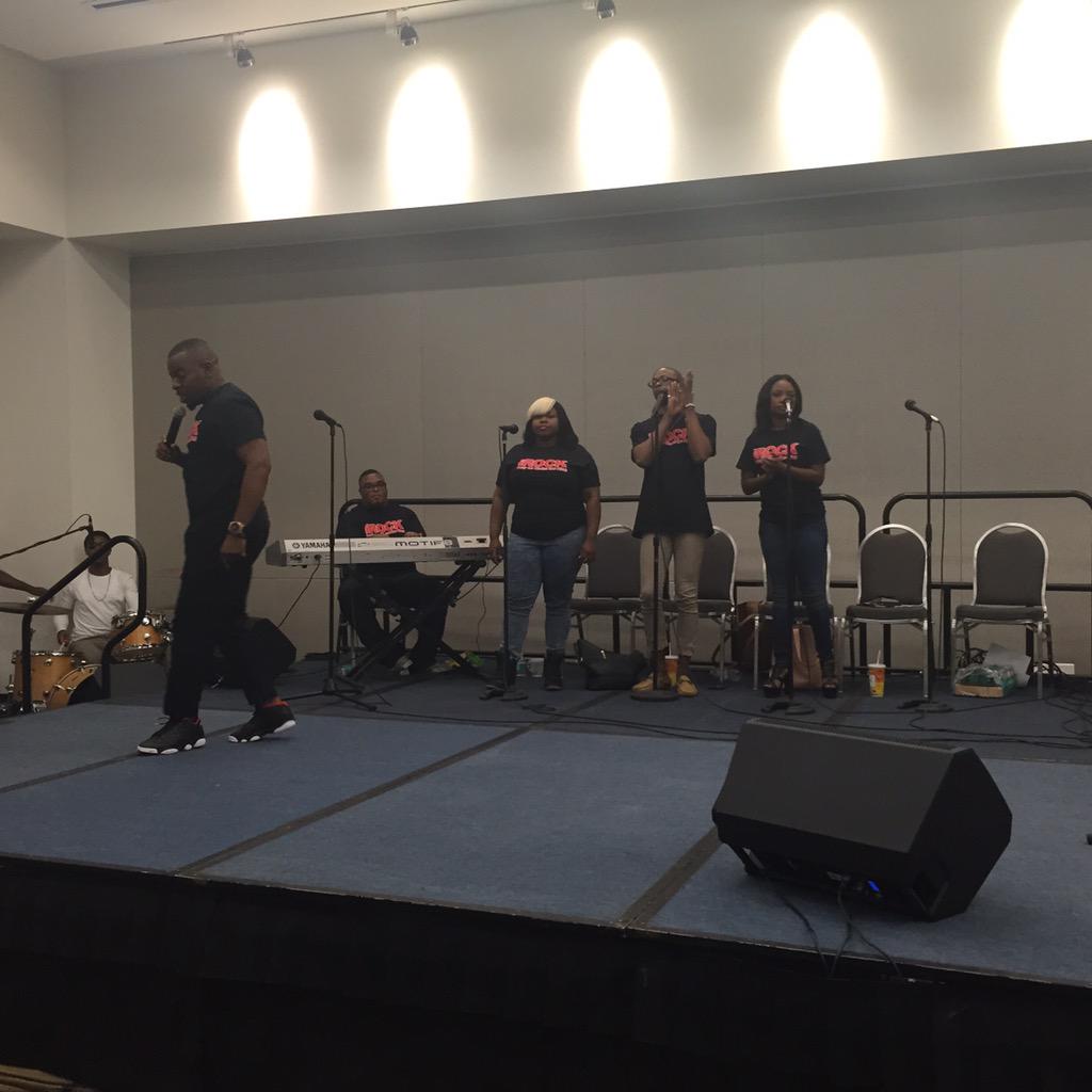 iRock_NBC's tweet photo. Worship is already heavy at #iRock2015 Cafè #MotorCity2015 #NBCCongress http://t.co/PsXQJIpELO