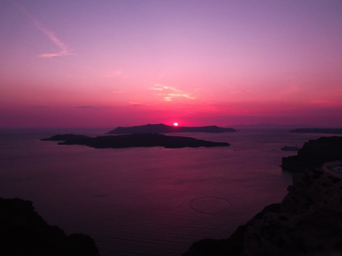 AegeanDivers's tweet photo. The world is a book, and those who do not travel read only one page. Discover #Santorini http://t.co/sDIalcM9Pl