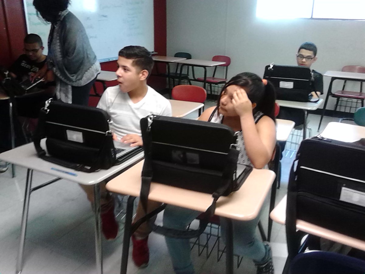 SHMSTC's tweet image. 8th graders learning  computer skills during the Summer Bridge Program.#onlyatsam, #GreatAllOver