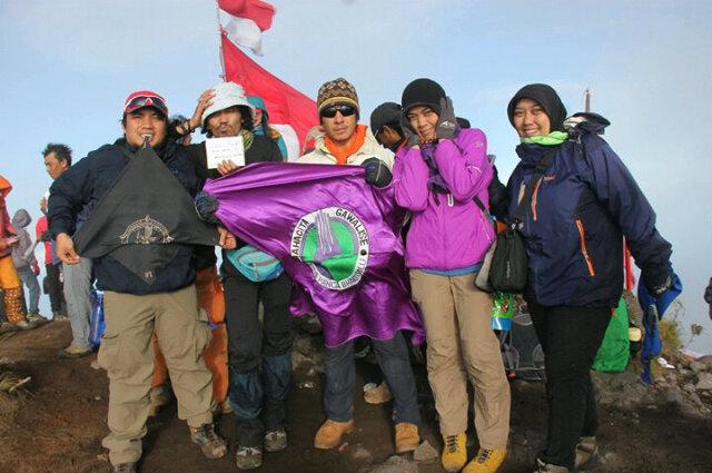 yuliamakaranu's tweet photo. @GunungTambora foto di puncak gunung Tambora .. http://t.co/98BLdte9pv