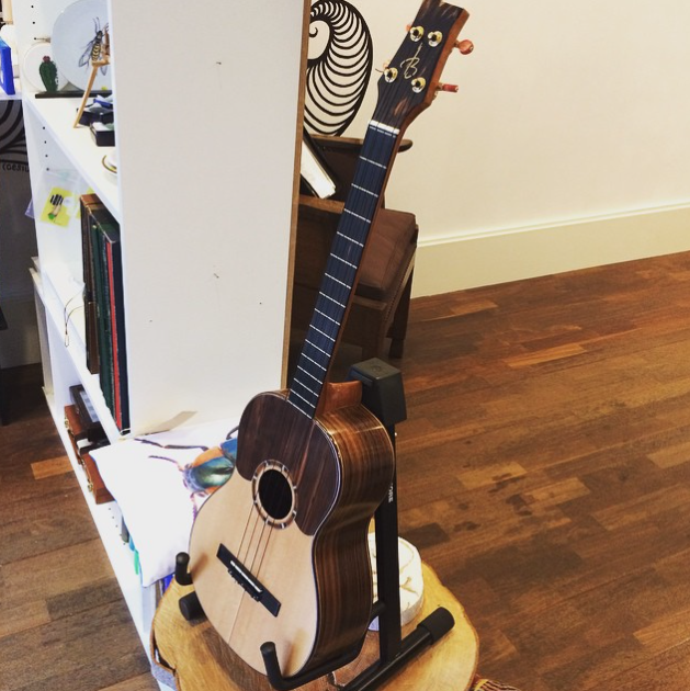 tucuatro's tweet photo. ¡Allá nos vemos! RT @Home_Of_Art Ready for the 27th #Cuatro #HomeOfArt #GalleryConcert #Venezuelan #Amsterdam http://t.co/3NYaTLQaF4
