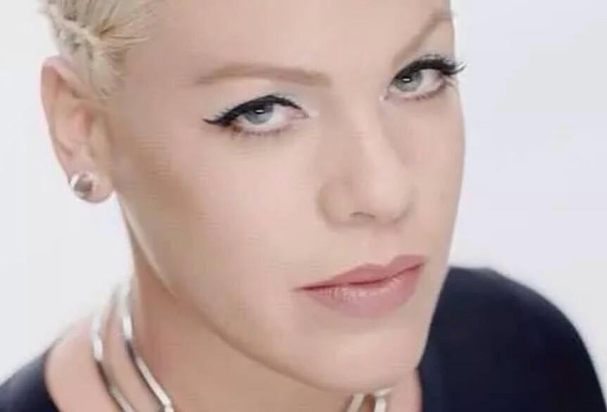 Pinks_Fan_Page's tweet photo. Hey guys! How the hell are ya?? http://t.co/uemA1zt7p8