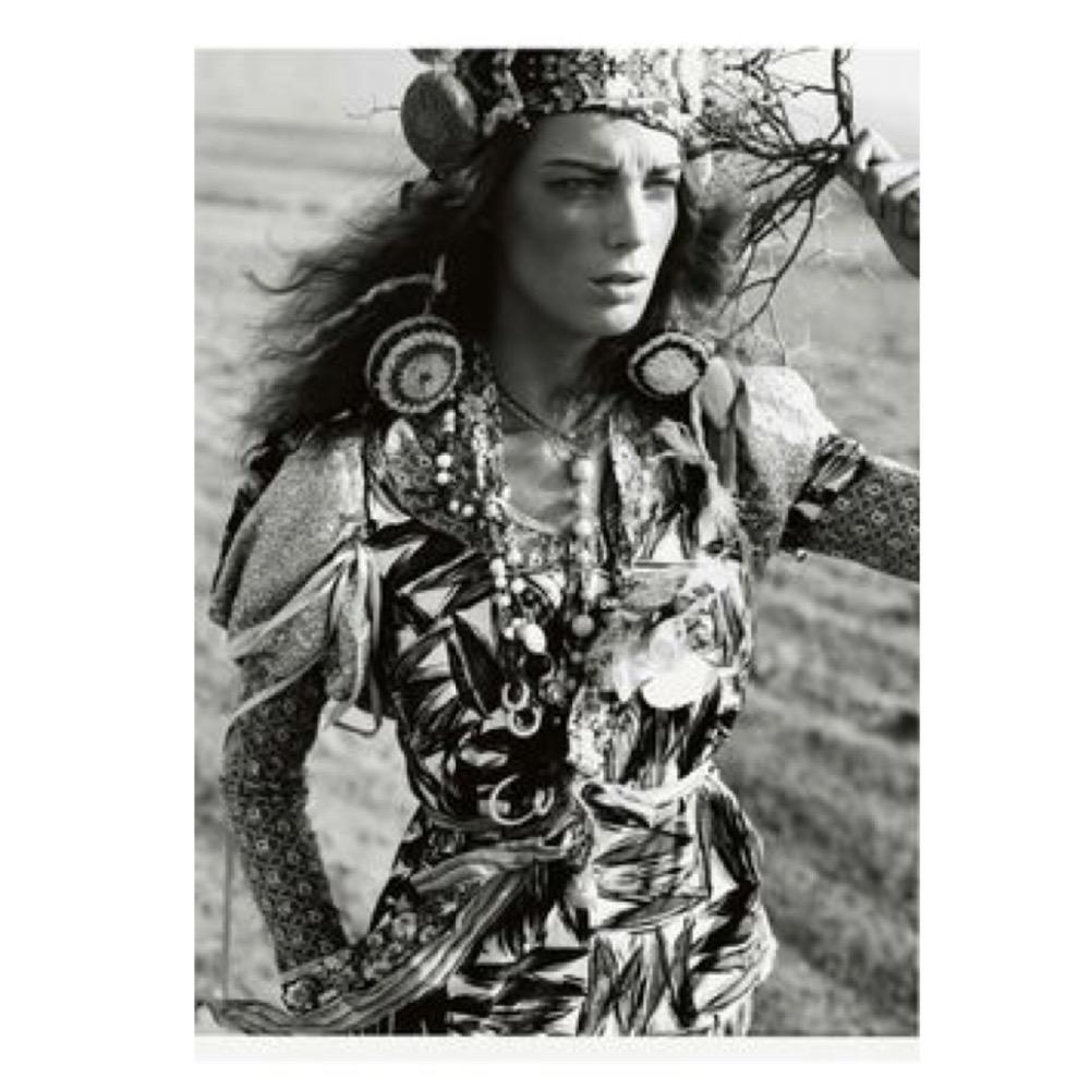 LayanaLondon's tweet photo. #layanaloves Daria Werbowy photographed by Mario Testino for @BritishVogue #icon #amazing http://t.co/0vBXg1JhXf