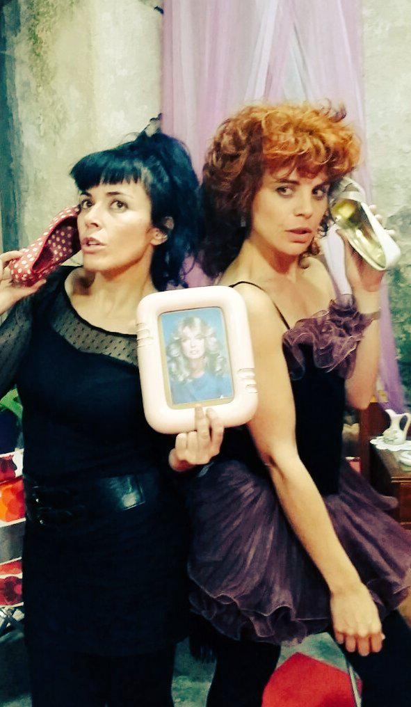 iolandazuniga's tweet photo. Charlie's Angels (with a defunta Farrah Fawcett). #DetectivasConZapatófono #CharentonClub http://t.co/hMESDsqlRZ