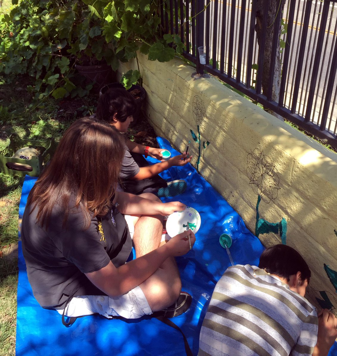 C4LearningULTD's tweet photo. Our summer Art Expressions program begins w/ a mural of dandelion puff seeds carrying student wishes! http://t.co/oYlMUmV3aG
