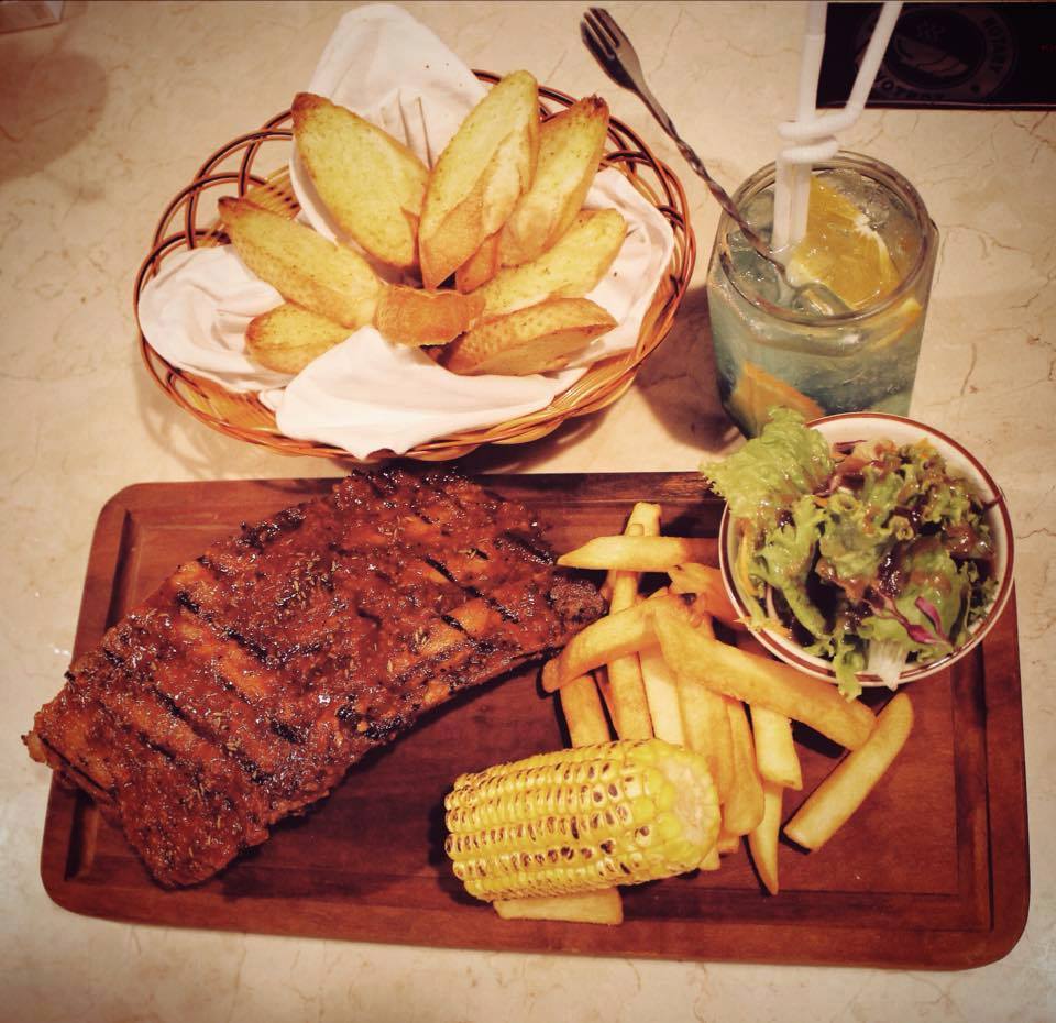 cowboy_jacks's tweet photo. Ngoài pizza, sườn nướng Jumbo ở đây cũng là 1 must-try item đó các bạn!!! http://t.co/H3AvLI6dz3
