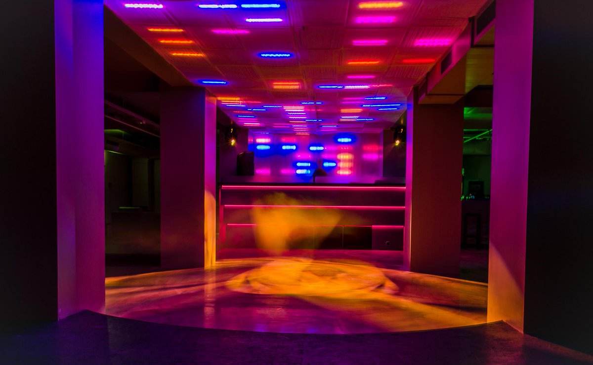 aquaclubleipzig's tweet photo. Unser Clubbereich zum abfeiern. #aquaclubleipzig #party #Leipzig #club #black #house #music http://t.co/30QO3F7Vws