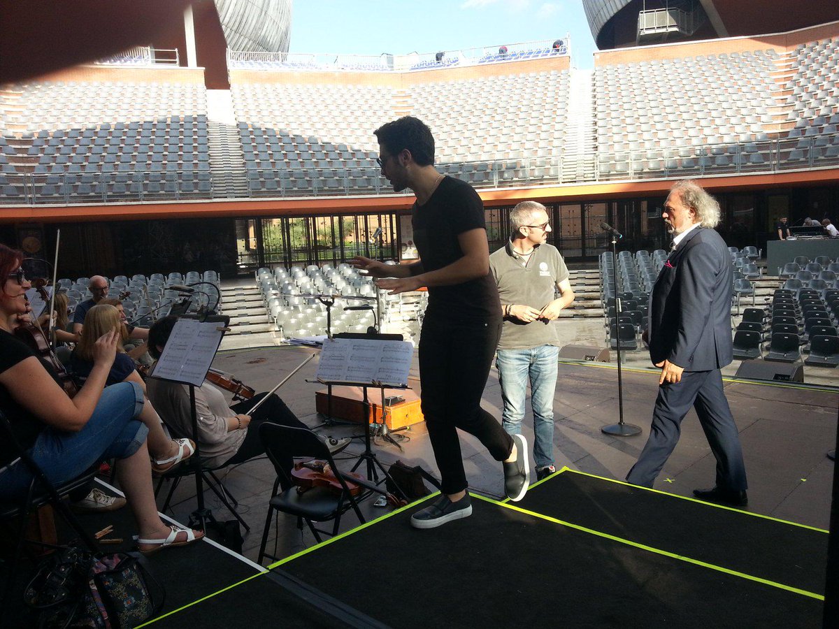 ilvoloverlili's tweet photo. Shared by Daniele Trincanato on #Facebook
@ilvolo at the #AuditoriumParcoDellaMusica a #ROMA #June242015 http://t.co/NKDur81NQH