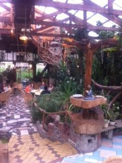 Werelds, uniek in Nederland en de wereld wellicht. Restaurant Het Paradijs, Enschede. Een Bucket list must to be!!!