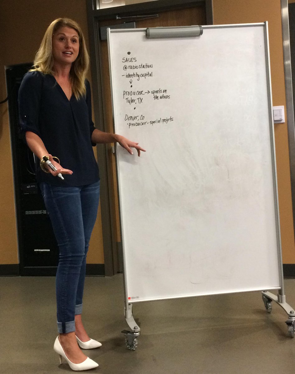 kdanielrobbins's tweet photo. Why yes, that is @SlaterESPN of @LonghornNetwork in the room with @UTJSchool. A fountain of wisdom and advice! #326F http://t.co/Rw2xR3jXCH