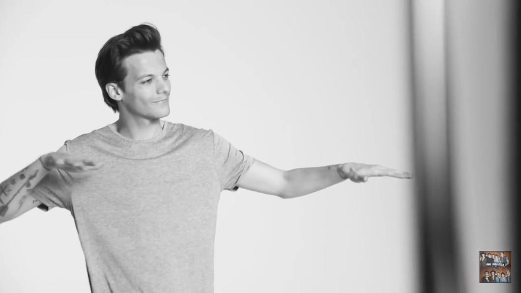 German1DTeam's tweet photo. Louis bei dem Between Us Shooting ~S http://t.co/La2FVrXTBs