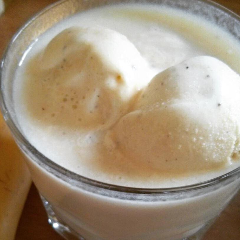 #banana &amp; #cardamom #milkshake with dollops of #vanilla #icecream #spices #SpiceDrops
