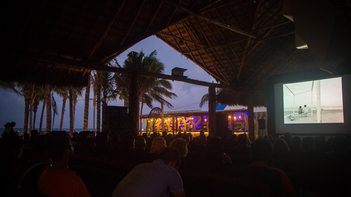 el_cineclub's tweet photo. HOY #NochesDeCineFrenteAlMar con @blueparrotplaya y @el_cineclub #AmoLaRivieraMaya http://t.co/KDSMgsEtkR