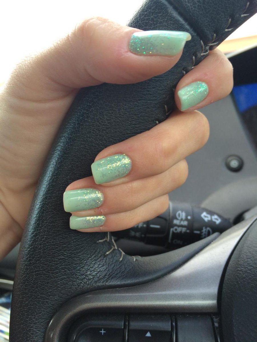 No one does my nails like I do😍