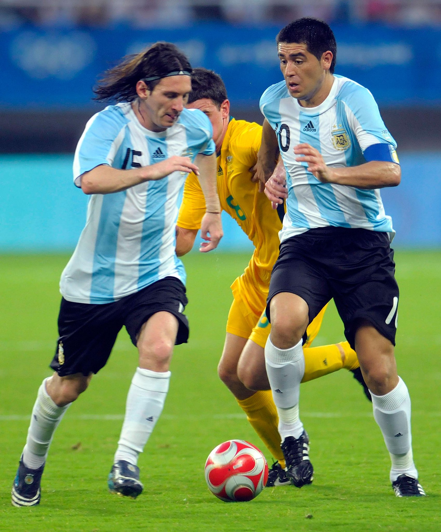 Happy birthday to No10s Lionel Messi (28) & Juan Riquelme (37)! ¡Feliz cumpleaños!  
 
