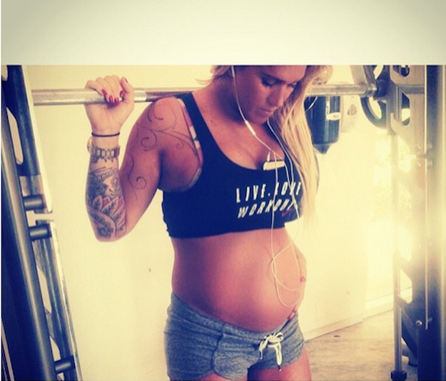 BuzzFeedHealth's tweet photo. These pregnant people working out are crazy inspiring: http://t.co/aYi1jT4myY. http://t.co/DUGXfwvLSn