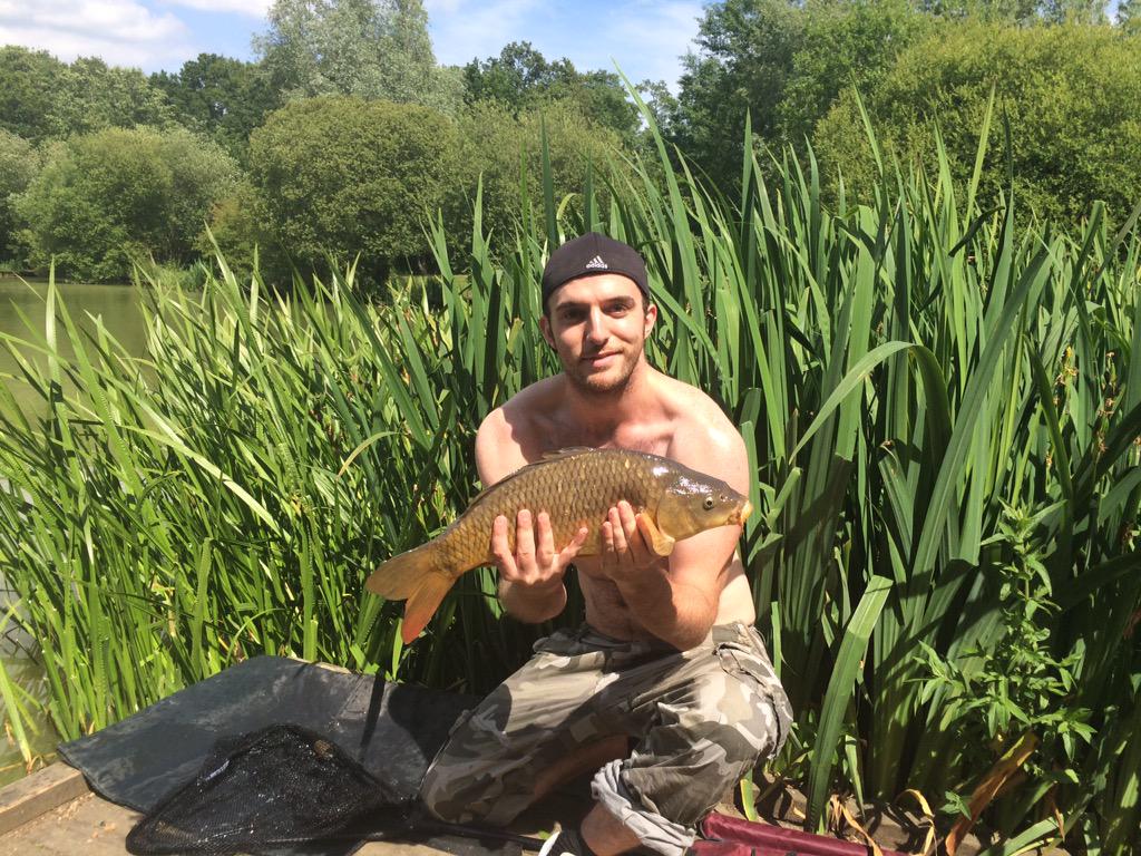 PottsDanny's tweet photo. Half man.........Half fish sorcerer. Oh sweet lady unemployment #fishing #fishwizard #shouldntbeshirtless http://t.co/BYnNLmSHvu