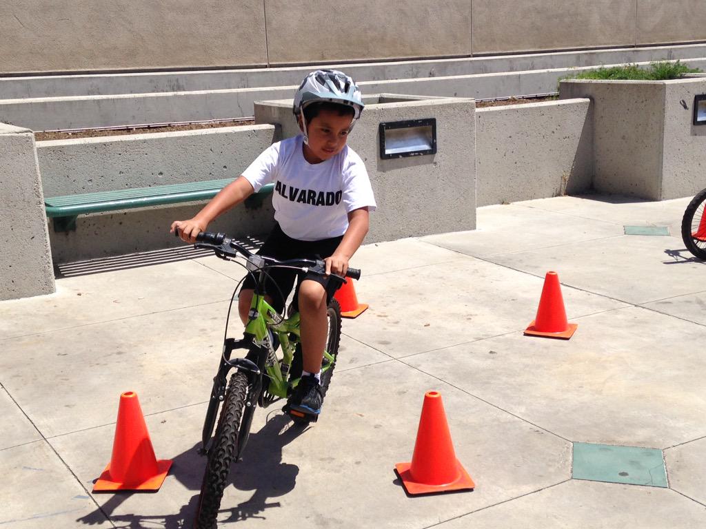 77thJRCadets's tweet image. Thank you #SafeMoves for sponsoring today's Bicycle Safety Training!#SafetyFirst @LAPD77thSt @lapd2014 @ChiefVillegas