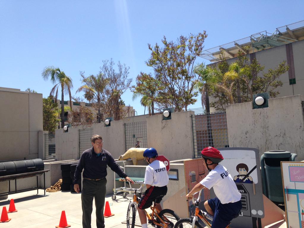 77thJRCadets's tweet image. Thank you #SafeMoves for sponsoring today's Bicycle Safety Training!#SafetyFirst @LAPD77thSt @lapd2014 @ChiefVillegas