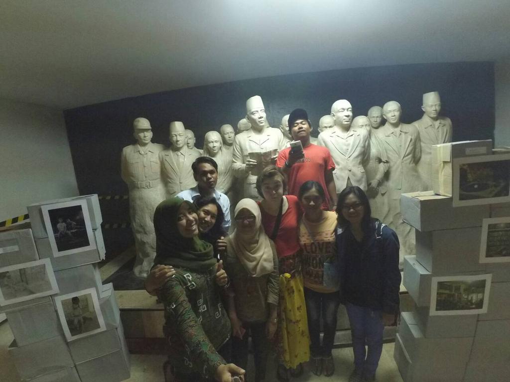 Terimakasih kak "<a href="/AlfiFanila/">Alfi AF</a>: <a href="/ukmlensa17/">UKMFotografi Lensa17</a> kedatangan tamu Dari Amerika Dan Jogja <a href="/FOTKA_053/">Fotografi Syari'ah</a> <a href="/CipSurabaya/">CIPS</a> "