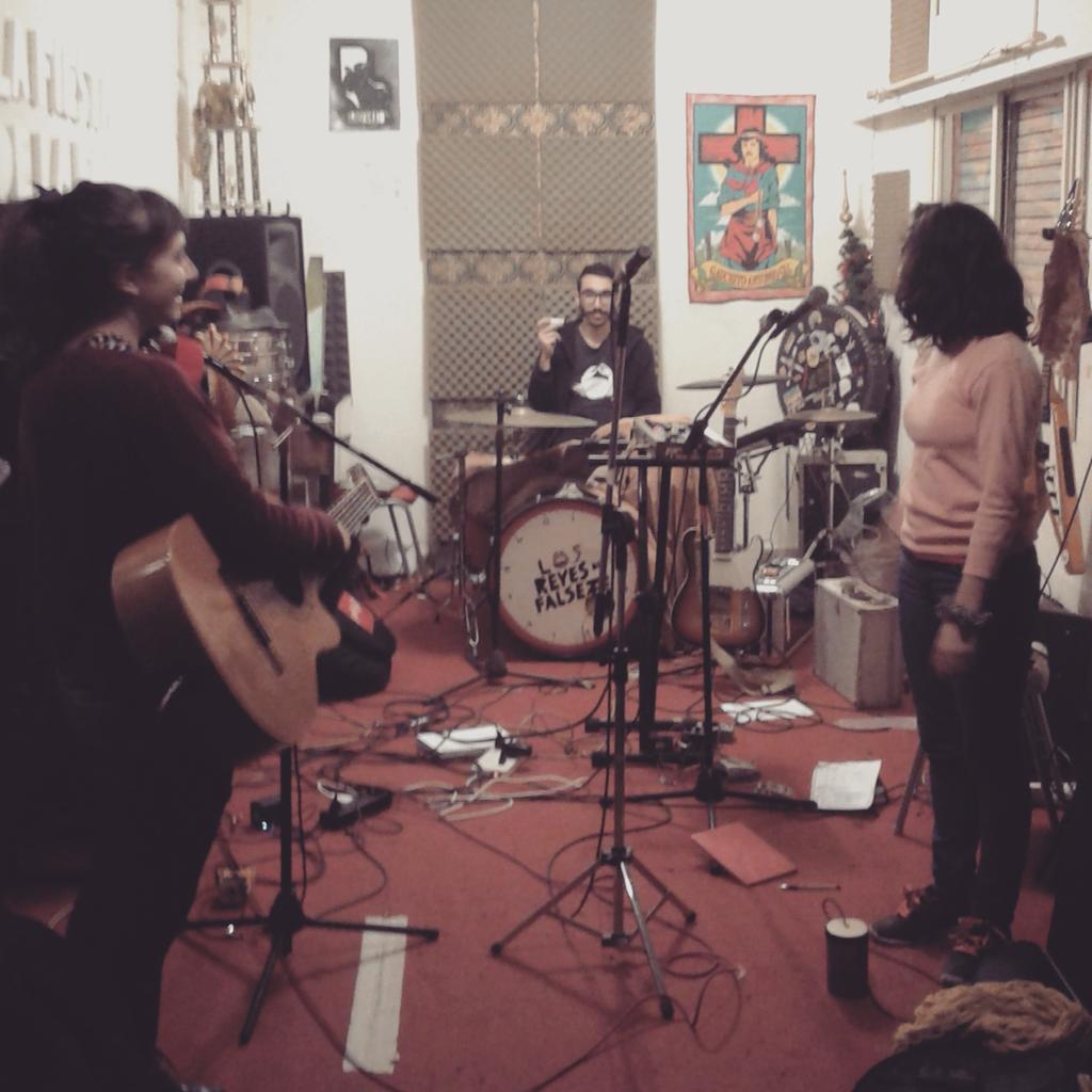 Ayer fue el primer ensayo equipado el 4 presentamos el disco en zona sur! Iuju