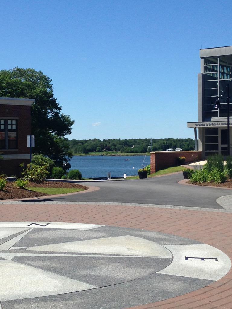 UNE_OA_Angela's tweet photo. Hanging outside math placement &amp; this is the view I get. #UNEOrientation15 #une #SoLucky #OAlife #CoastalLiving http://t.co/wVW4XrhxH0