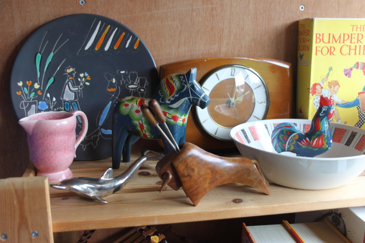 JulieParker88's tweet photo. Some new finds from the last few weeks - some will soon be in my Etsy Store #MillCottageRetro #Vintagefindhour http://t.co/SEpUDTmZAR