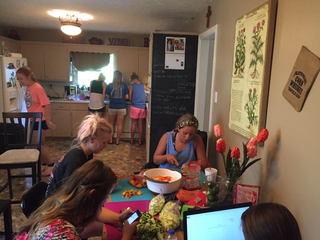 ECUTigersSpirit's tweet photo. #ECUPom cooking up something good for our #ECUCheer squad! #HearOurRoar http://t.co/wkVCMwpoMA