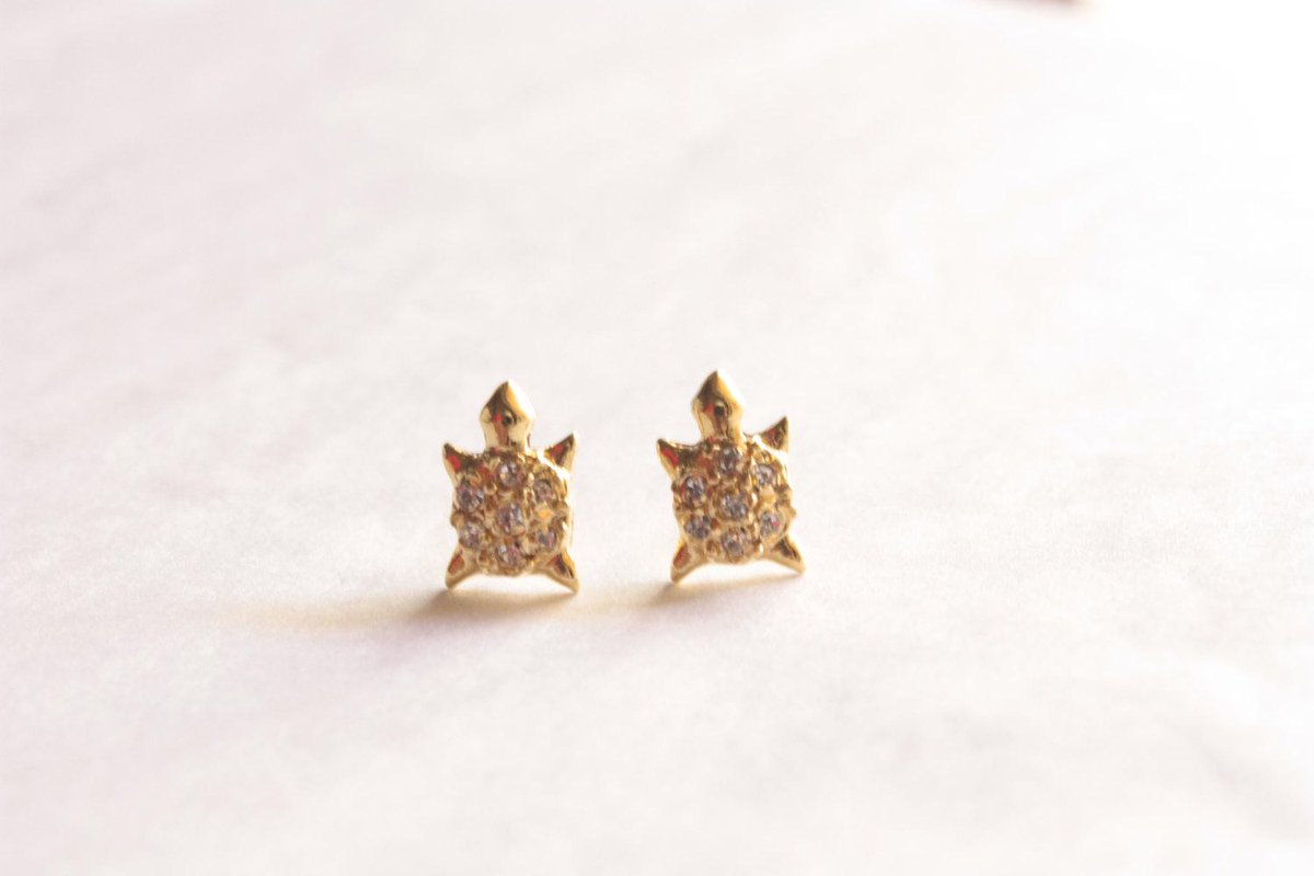 CatillaJewelry's tweet image. 18 Karat Gold over Brass Turtle Crystal Stud Earrings etsy.com/listing/202508… #Etsy #Catilla