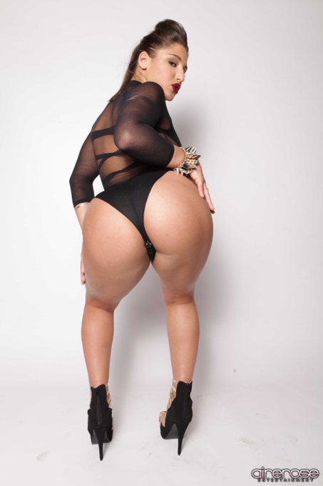 http://t.co/OJKPAYulPh to Unveil Web Exclusive for @Abella_Danger Showcase - More @XBiz http://t.co/t602MVAsUA