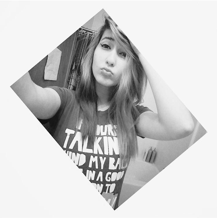 TaylorG1989's tweet photo. Love this pic #oldselfie #loveit! 💋🌷 http://t.co/KtATix3n4D