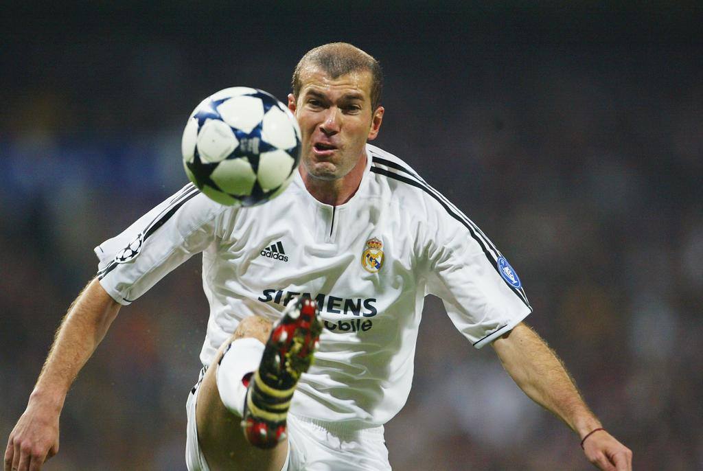 Happy birthday, Real Madrid C.F. and Juventus legend Zinedine Zidane! Best midfielder of his generation? 