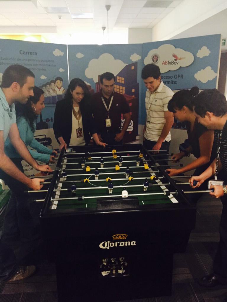 FaBicho's tweet image. Nos la pasamos fatal en la oficina!!! No no hay contrataciones, jejeje