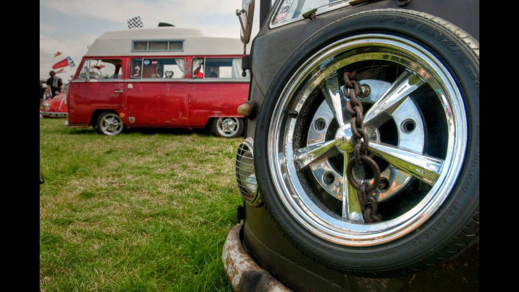 Rothfink's tweet photo. A couple of #rothfink #vwcampers #CaliforniaRose &amp; #Therustbus #Bristol #Volksfest #upfest #vw #kombi #lifestyle #RFI http://t.co/fM4q9K7IDV