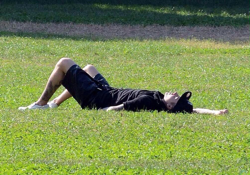 bieberdepth's tweet photo. waiting for justin to give us  #WhereAreUNowMusicVideo like http://t.co/Fo5qSbBDHD