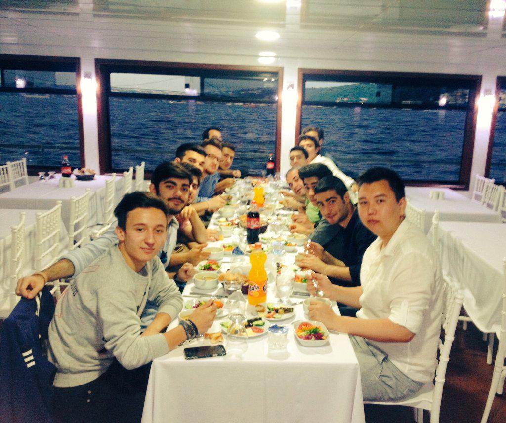 asiyantekneleri's tweet photo. Bu akşamki İftar Yemeği Organizasyonumuzdan kareler...
#RamazanAyı
#iftar
#İftara5kala
#Istanbul
#teknedeiftar http://t.co/QLWP8mlg2a