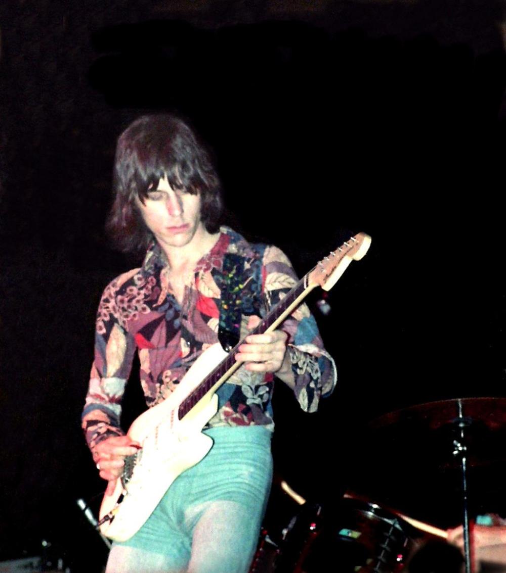 Happy 71th Birthday to the great Jeff Beck ... (Geoffrey Arnold Beck) 