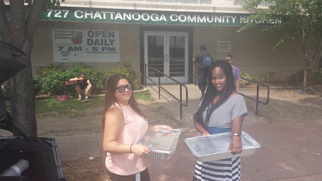 georuiz93's tweet photo. #IhelpCHA donating food to #Chattcommunitykitchen with Intern @mukaz_ana. Thanks @AndyBerke  womans council http://t.co/o31ICWqOZQ