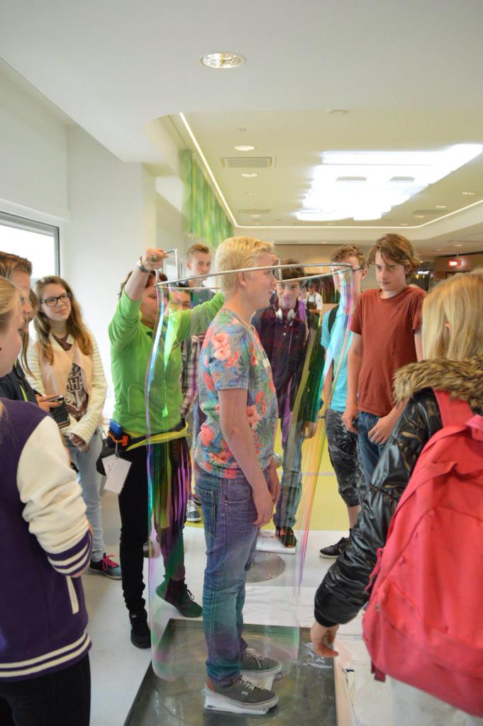 martie08's tweet photo. Meer foto's zien van de opening van de Emma school? Zie Facebook: https://t.co/UfVm6wGKjg @SteunEmma @NEMOamsterdam http://t.co/IKFi16otx1