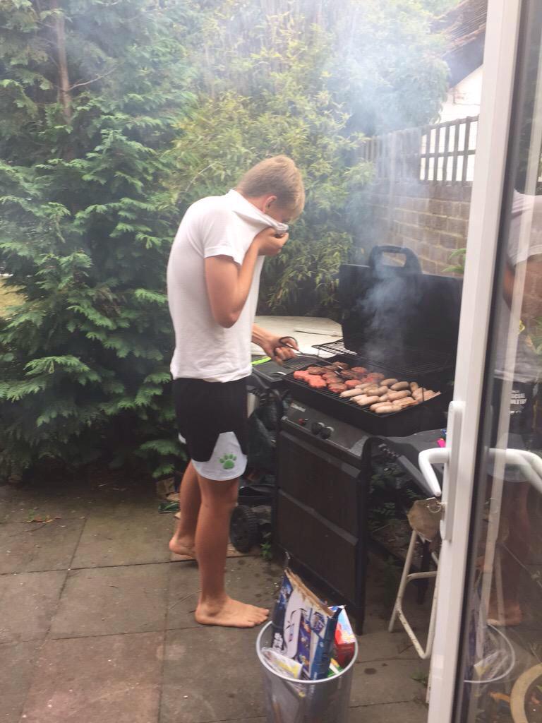 Ash_MaynardB's tweet photo. Cooking up a storm for @JordanBeeney and @SamuelBone http://t.co/MQDI9ZWoWb