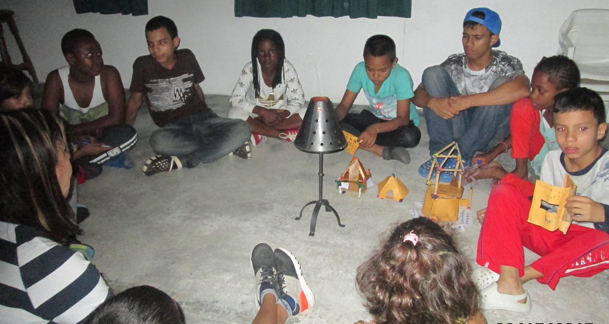Fund_Caespro's tweet photo. Noche con Jesús, acercándonos a nuestro padre #Dios.
Actividades, #enseñanzasbíblicas y #oración http://t.co/IF9NY7fpuX