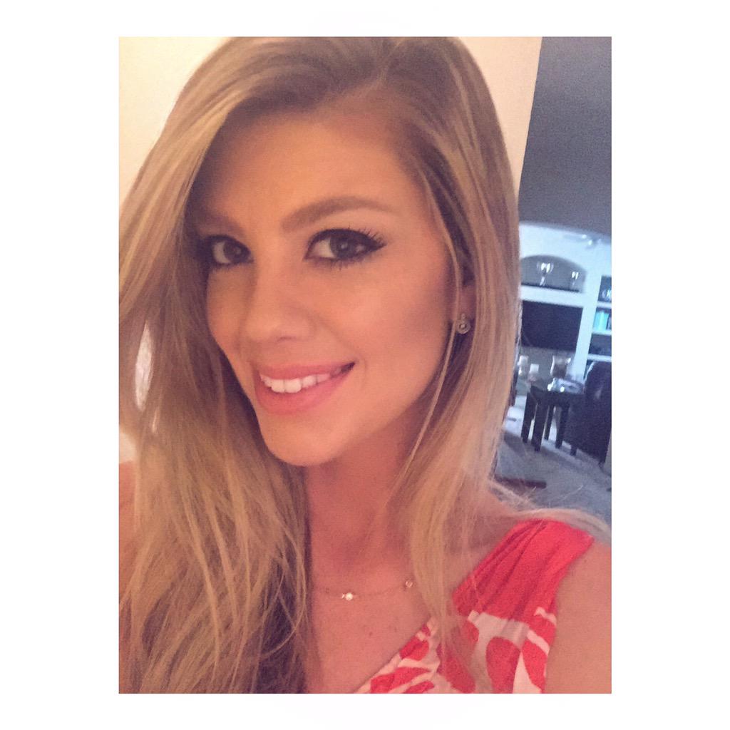 Madison89Miller's tweet photo. Hope everyone is having a wonderful week! #VoteITGirl #madisonmiller http://t.co/cykQFYeQW8