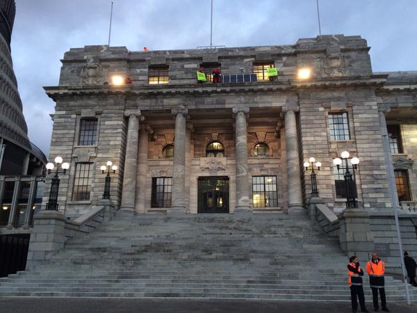 CitizenBomber's tweet photo. #ClimateLegends
@GreenpeaceNZ http://t.co/YA5tL3Eojz